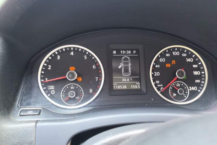 Used Volkswagen Tiguan 2012 2.0 TSI Automatic All-Wheel Drive Elite Edition Instrument Cluster