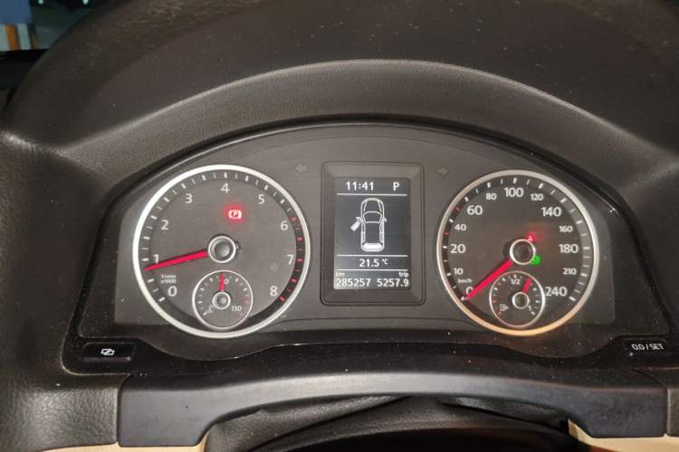 Used Volkswagen Tiguan 2012 2.0 TSI Automatic All-Wheel Drive Flagship Edition Instrument Cluster