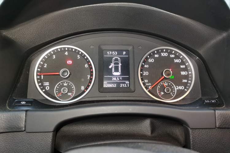 Used Volkswagen Tiguan 2012 2.0 TSI Automatic All-Wheel Drive Flagship Edition Instrument Cluster