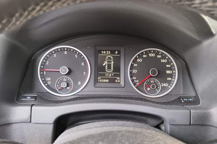 Used Volkswagen Tiguan 2012 2.0 TSI Automatic All-Wheel Drive Flagship Edition Odometer Close Up