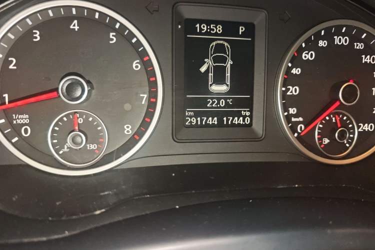 Used Volkswagen Tiguan 2012 1.8TSI Automatic Two-Wheel Drive Trend Edition Odometer Close Up