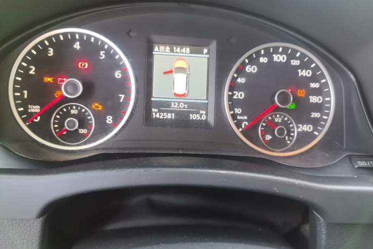 Used Volkswagen Tiguan 2012 2.0 TSI Luxury Edition Odometer Close Up