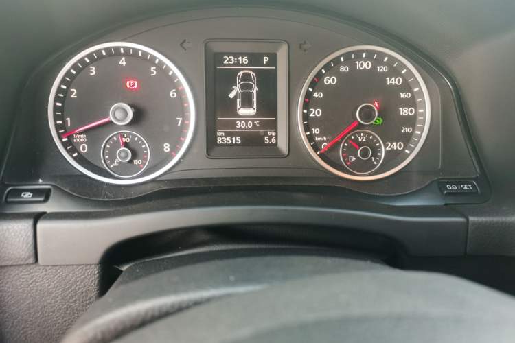 Used Volkswagen Tiguan 2012 2.0 TSI Automatic All-Wheel Drive Flagship Edition Odometer Close Up