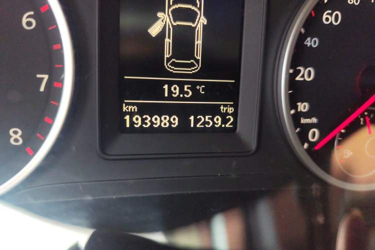 Used Volkswagen Tiguan 2012 2.0 TSI Automatic All-Wheel Drive Flagship Edition Odometer Close Up