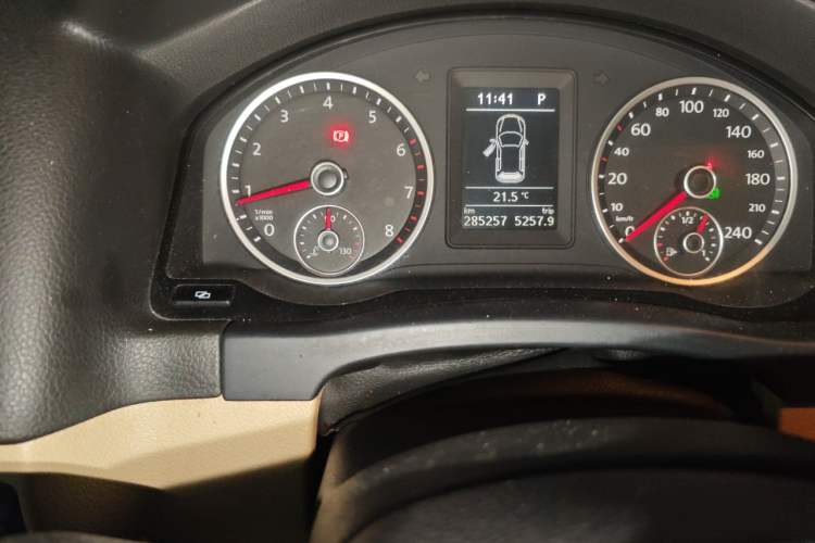 Used Volkswagen Tiguan 2012 2.0 TSI Automatic All-Wheel Drive Flagship Edition Odometer Close Up