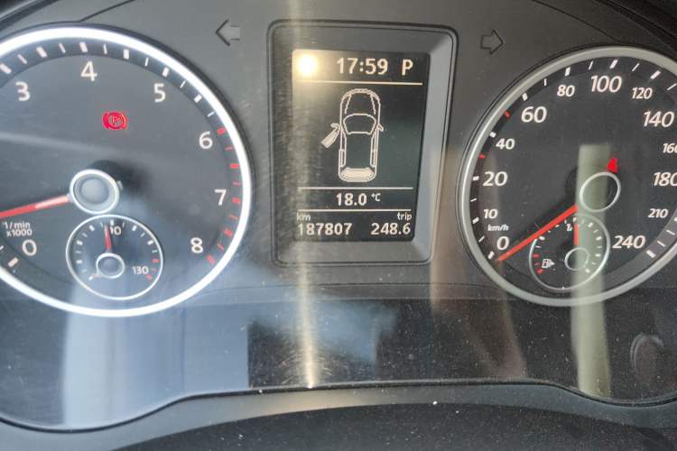 Used Volkswagen Tiguan 2012 1.8TSI Automatic All-Wheel Drive Elite Edition Odometer Close Up