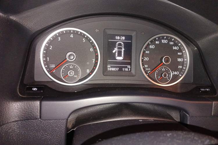 Used Volkswagen Tiguan 2012 1.8TSI Automatic All-Wheel Drive Elite Edition Odometer Close Up