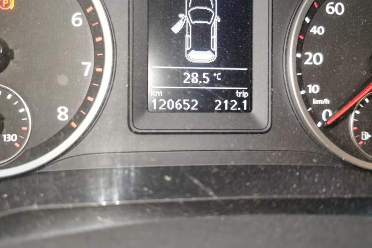 Used Volkswagen Tiguan 2012 2.0 TSI Automatic All-Wheel Drive Flagship Edition Odometer Close Up