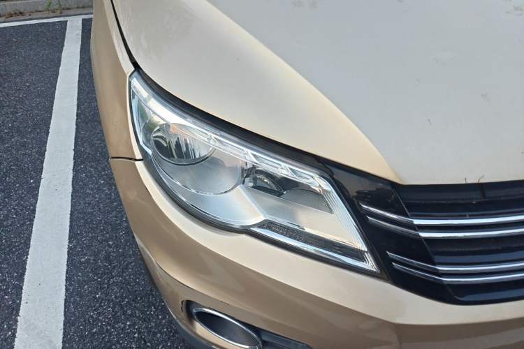 Used Volkswagen Tiguan 2012 1.8TSI Automatic All-Wheel Drive Elite Edition Right Front Headlight