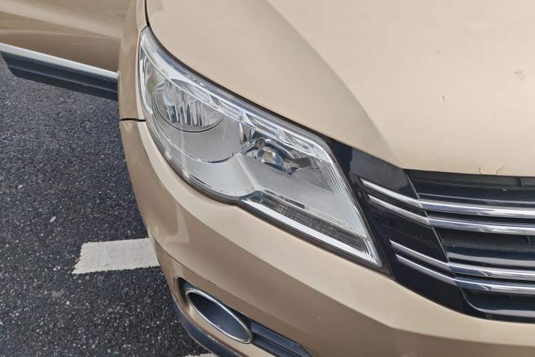 Used Volkswagen Tiguan 2012 1.8TSI Automatic All-Wheel Drive Elite Edition Right Front Headlight