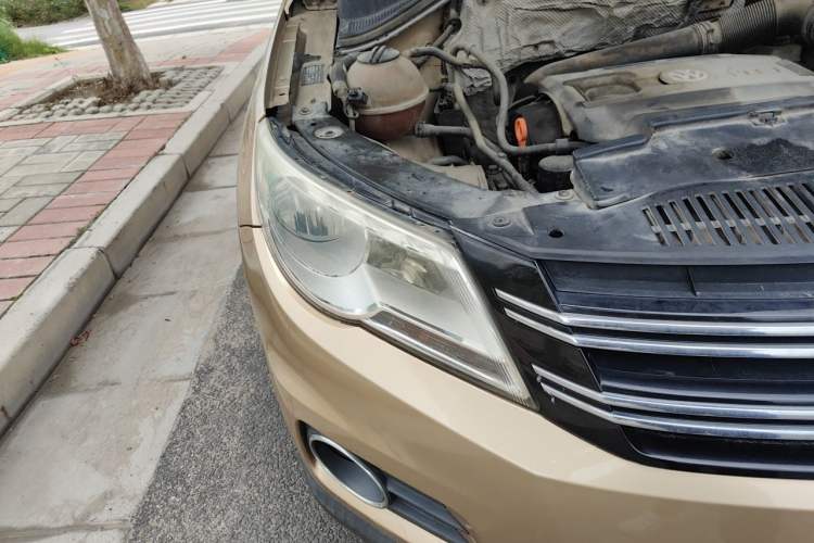 Used Volkswagen Tiguan 2012 1.8TSI Automatic All-Wheel Drive Elite Edition Right Front Headlight