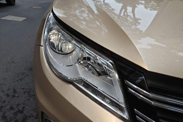 Used Volkswagen Tiguan 2012 1.8TSI Automatic Two-Wheel Drive Elite Edition Right Front Headlight
