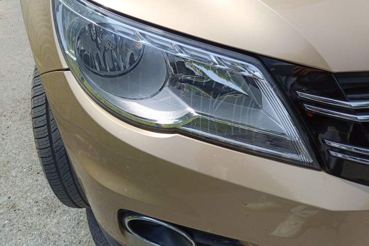 Used Volkswagen Tiguan 2012 1.8TSI Automatic All-Wheel Drive Elite Edition Right Front Headlight