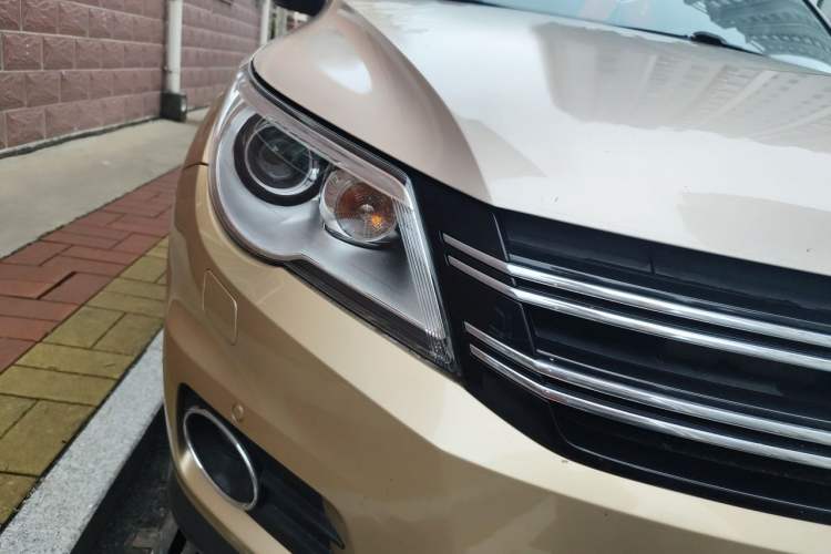 Used Volkswagen Tiguan 2012 2.0 TSI Automatic All-Wheel Drive Flagship Edition Right Front Headlight