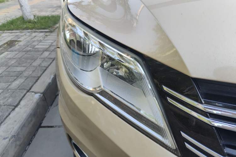 Used Volkswagen Tiguan 2012 1.8TSI Automatic All-Wheel Drive Elite Edition Right Front Headlight