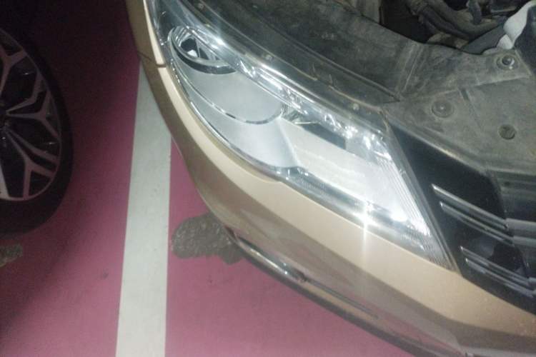 Used Volkswagen Tiguan 2012 2.0 TSI Automatic All-Wheel Drive Elite Edition Right Front Headlight