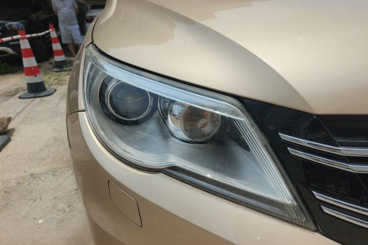 Used Volkswagen Tiguan 2012 2.0 TSI Automatic All-Wheel Drive Flagship Edition Right Front Headlight