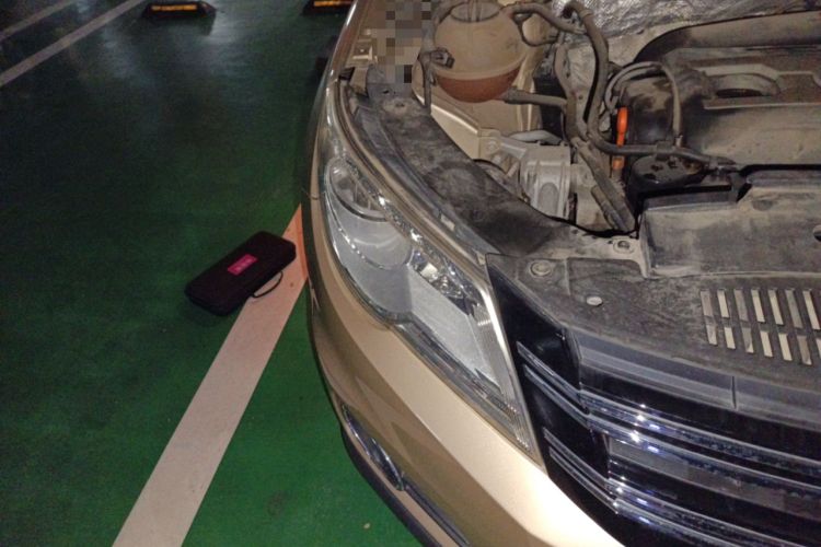 Used Volkswagen Tiguan 2012 1.8TSI Automatic All-Wheel Drive Elite Edition Right Front Headlight
