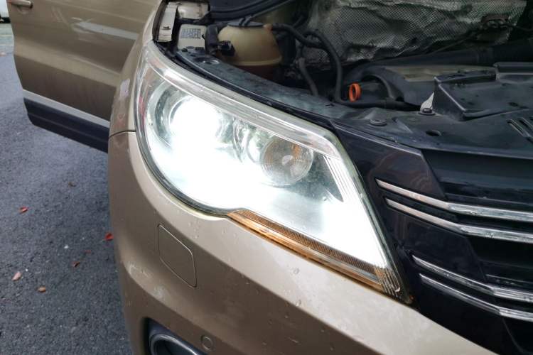 Used Volkswagen Tiguan 2012 2.0 TSI Automatic All-Wheel Drive Flagship Edition Right Front Headlight