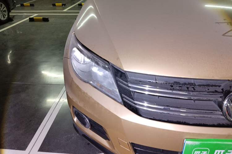 Used Volkswagen Tiguan 2012 1.8TSI Automatic All-Wheel Drive Elite Edition Right Front Headlight