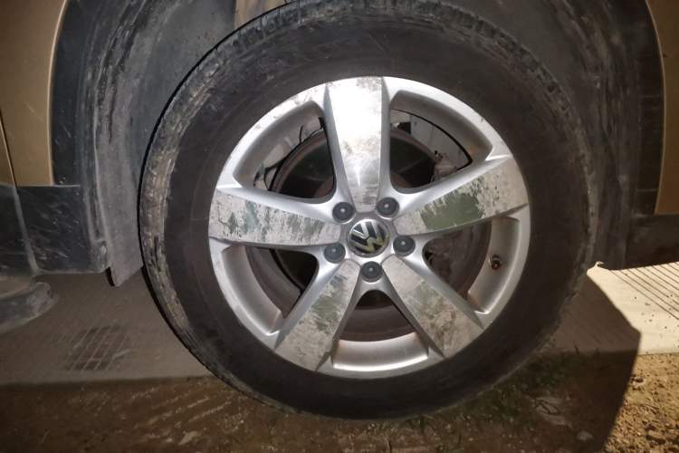 Used Volkswagen Tiguan 2012 1.8TSI Automatic Two-Wheel Drive Elite Edition Right Front Wheel Hub