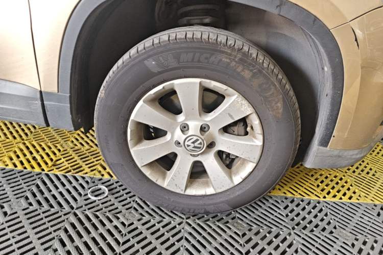 Used Volkswagen Tiguan 2012 1.8TSI Automatic Two-Wheel Drive Trend Edition Right Front Wheel Hub