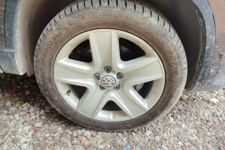 Used Volkswagen Tiguan 2012 2.0 TSI Luxury Edition Right Front Wheel Hub