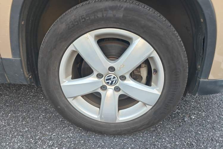 Used Volkswagen Tiguan 2012 1.8TSI Automatic All-Wheel Drive Elite Edition Right Front Wheel Hub