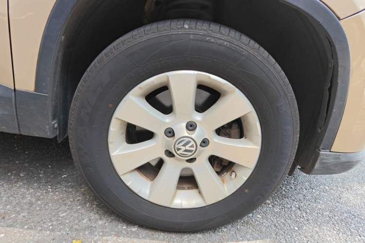 Used Volkswagen Tiguan 2012 1.8TSI Automatic Two-Wheel Drive Trend Edition Right Front Wheel Hub