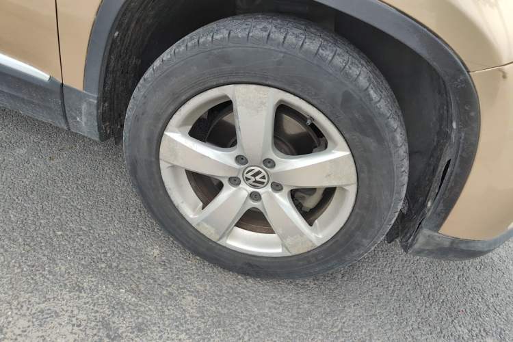 Used Volkswagen Tiguan 2012 1.8TSI Automatic All-Wheel Drive Elite Edition Right Front Wheel Hub