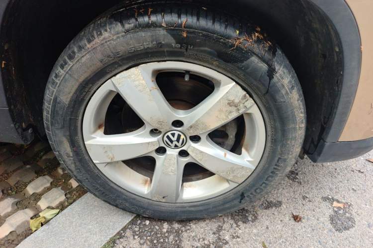 Used Volkswagen Tiguan 2012 1.8TSI Automatic Two-Wheel Drive Elite Edition Right Front Wheel Hub