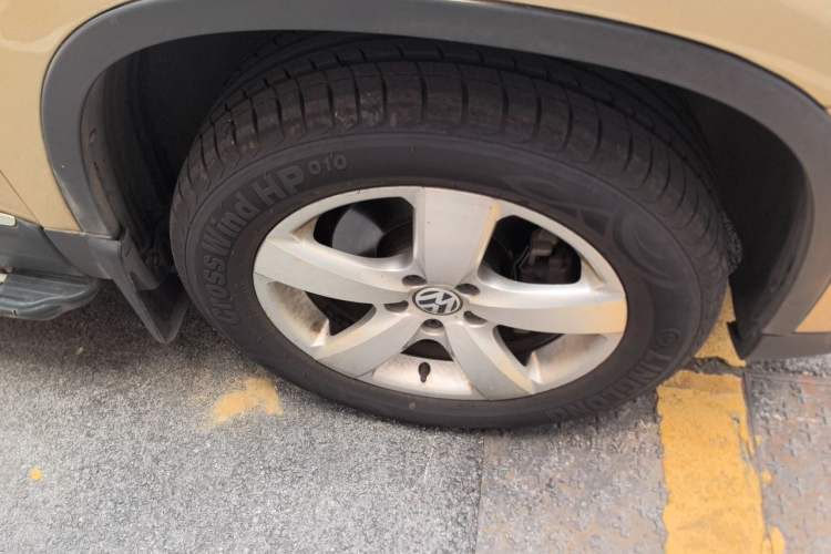 Used Volkswagen Tiguan 2012 2.0 TSI Automatic All-Wheel Drive Elite Edition Right Front Wheel Hub