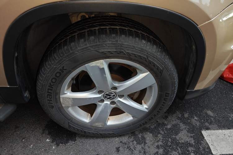 Used Volkswagen Tiguan 2012 1.8TSI Automatic Two-Wheel Drive Elite Edition Right Front Wheel Hub