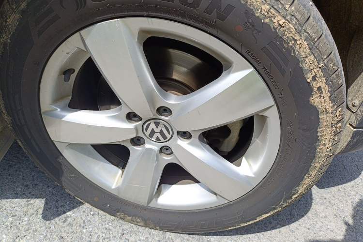 Used Volkswagen Tiguan 2012 1.8TSI Automatic All-Wheel Drive Elite Edition Right Front Wheel Hub
