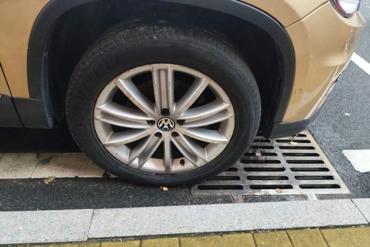 Used Volkswagen Tiguan 2012 2.0 TSI Automatic All-Wheel Drive Flagship Edition Right Front Wheel Hub