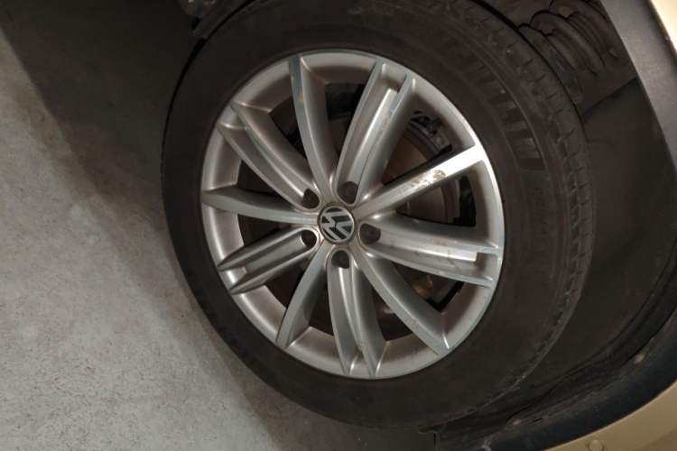 Used Volkswagen Tiguan 2012 2.0 TSI Automatic All-Wheel Drive Flagship Edition Right Front Wheel Hub