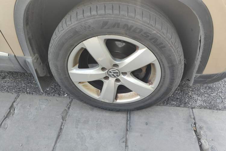 Used Volkswagen Tiguan 2012 1.8TSI Automatic All-Wheel Drive Elite Edition Right Front Wheel Hub