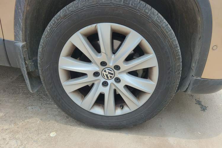 Used Volkswagen Tiguan 2012 2.0 TSI Automatic All-Wheel Drive Flagship Edition Right Front Wheel Hub