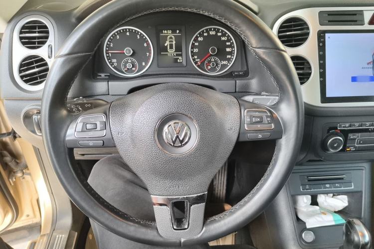 Used Volkswagen Tiguan 2012 2.0 TSI Automatic All-Wheel Drive Flagship Edition Steering Wheel