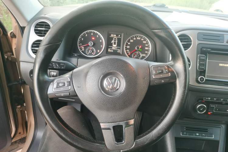 Used Volkswagen Tiguan 2012 2.0 TSI Automatic All-Wheel Drive Flagship Edition Steering Wheel