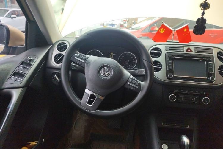 Used Volkswagen Tiguan 2012 2.0 TSI Automatic All-Wheel Drive Flagship Edition Steering Wheel