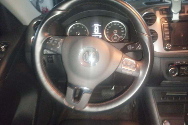 Used Volkswagen Tiguan 2012 2.0 TSI Automatic All-Wheel Drive Elite Edition Steering Wheel