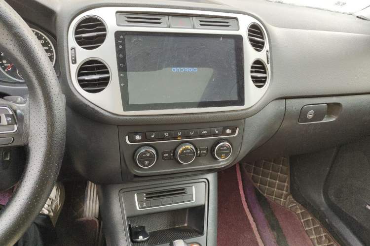 Used Volkswagen Tiguan 2013 2.0 TSI Automatic All-Wheel-Drive Flagship Edition Audio And AC Panel