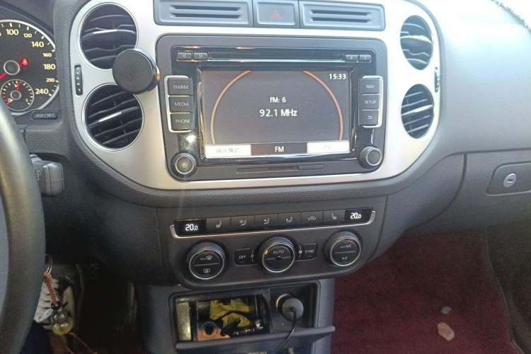 Used Volkswagen Tiguan 2013 1.8TSI Automatic Two-Wheel Drive Luxury Model Audio And AC Panel