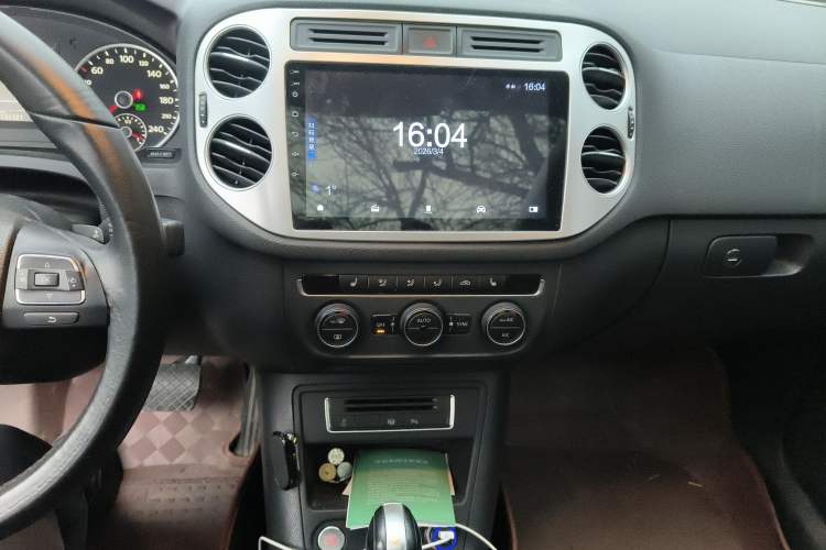 Used Volkswagen Tiguan 2013 2.0 TSI Automatic All-Wheel-Drive Flagship Edition Audio And AC Panel