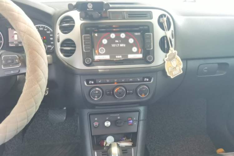 Used Volkswagen Tiguan 2013 1.8TSI Automatic Two-Wheel Drive Luxury Model Audio And AC Panel
