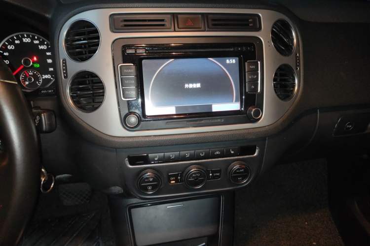 Used Volkswagen Tiguan 2013 1.8 TSI Automatic All-Wheel Drive Luxury Model Audio And AC Panel