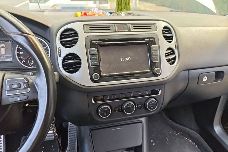 Used Volkswagen Tiguan 2013 1.8 TSI Automatic All-Wheel Drive Luxury Model Audio And AC Panel