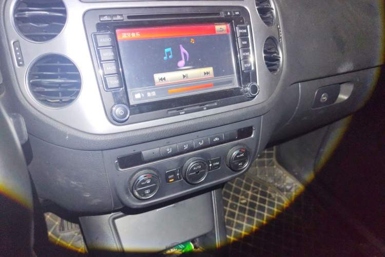Used Volkswagen Tiguan 2013 1.8 TSI Automatic Two-Wheel Drive Comfort Edition Audio And AC Panel