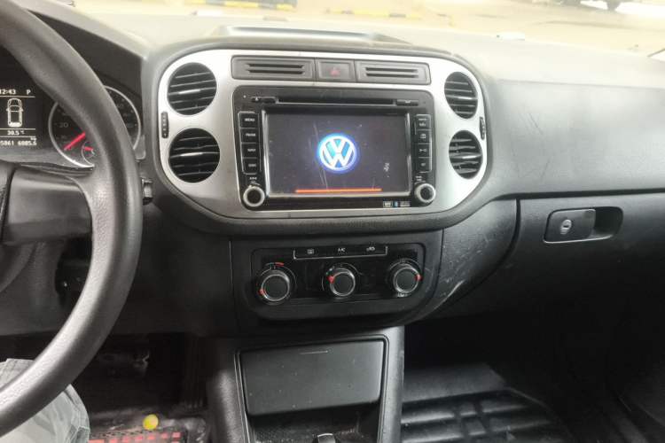 Used Volkswagen Tiguan 2013 1.8TSI Automatic Two-Wheel Drive Trend Edition Audio And AC Panel